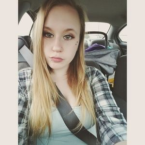 Meet your Posher, Courtney